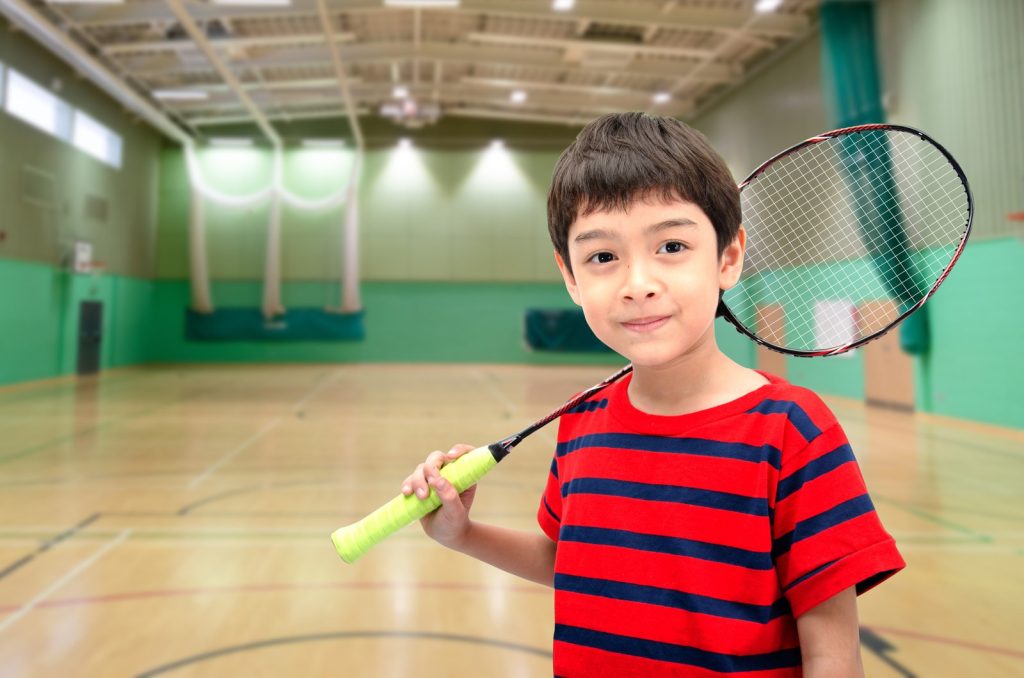 how to play badminton