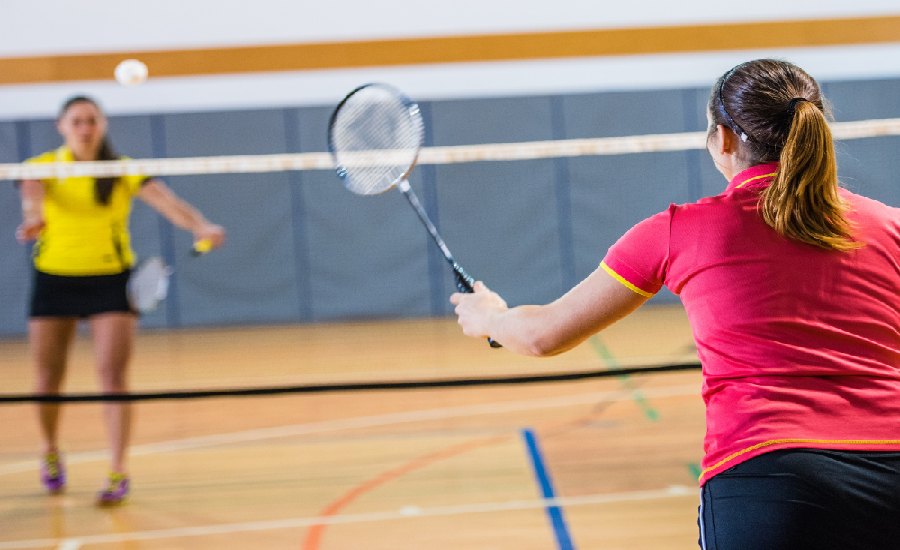 how to play badminton