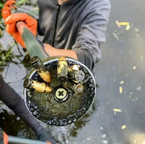 Magnet Fishing: The Modern-Day Treasure Hunt缩略图