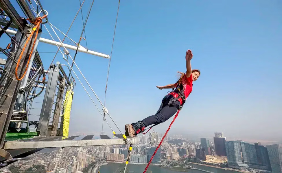 bungee jumping