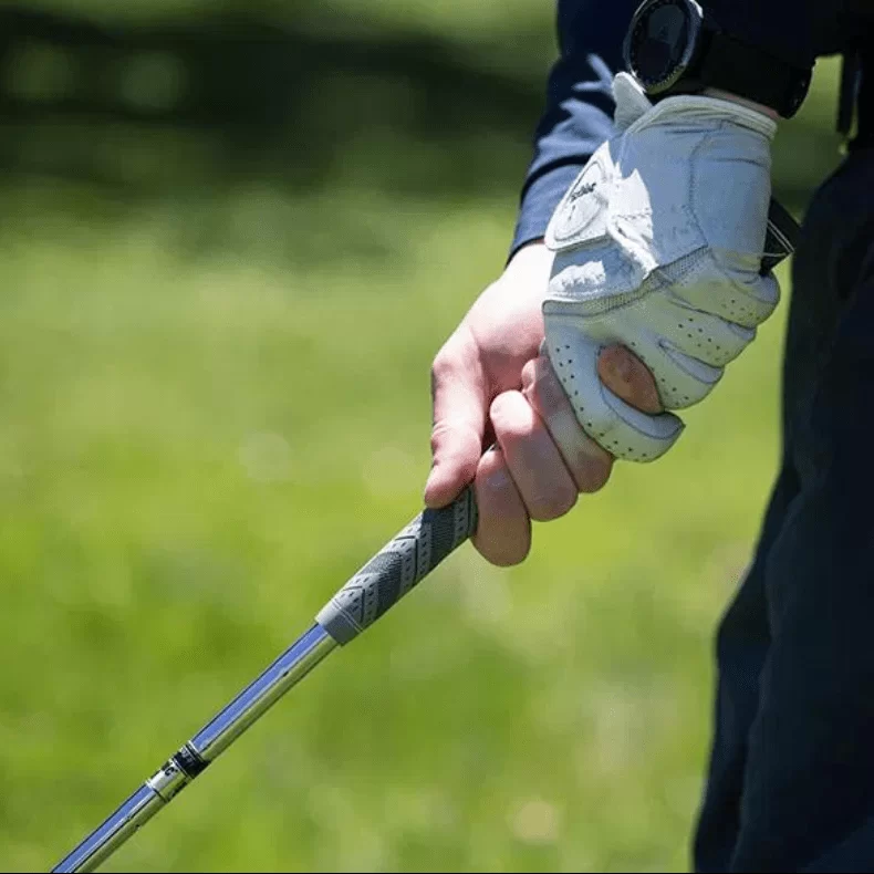 how to grip a golf