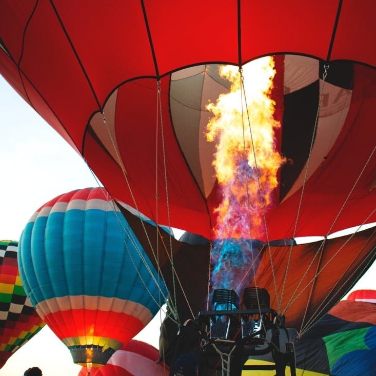 how do you steer a hot air balloon