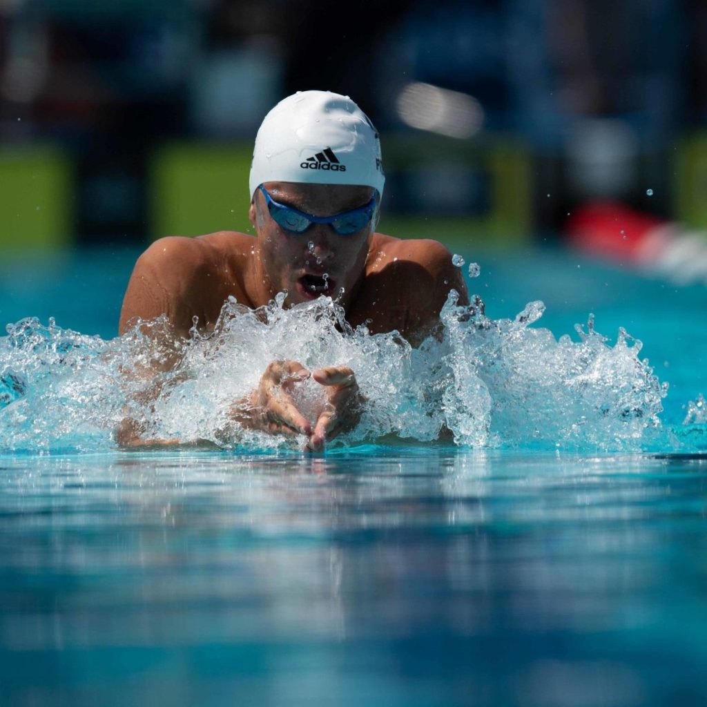 breast stroke swimming