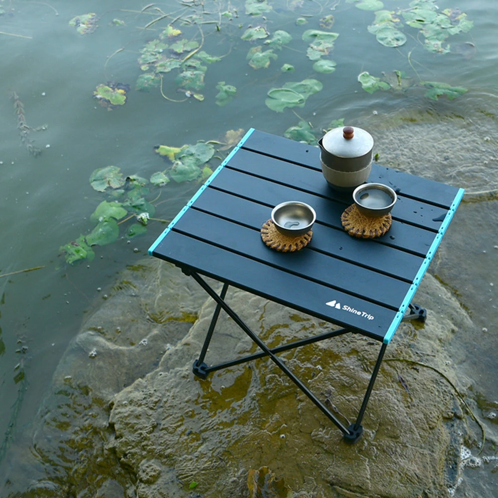 outdoor picnic table