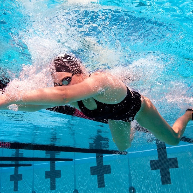 breast stroke swimming