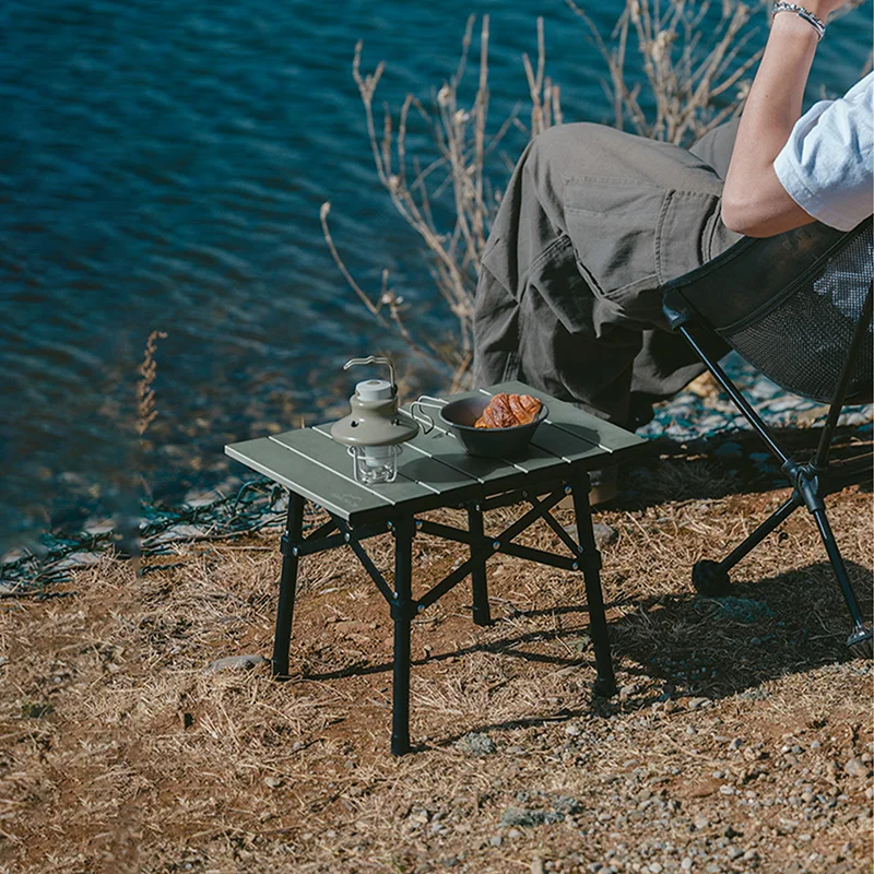 outdoor picnic table