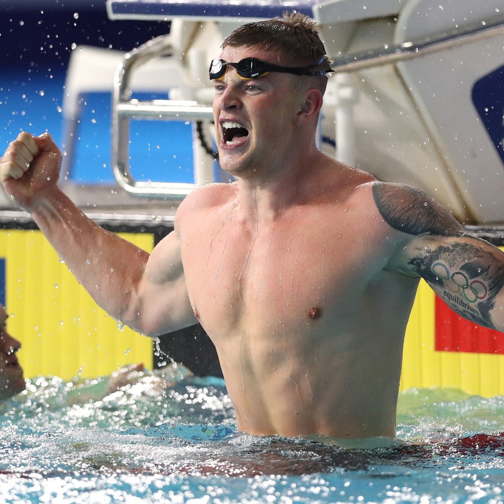 does swimming build muscle