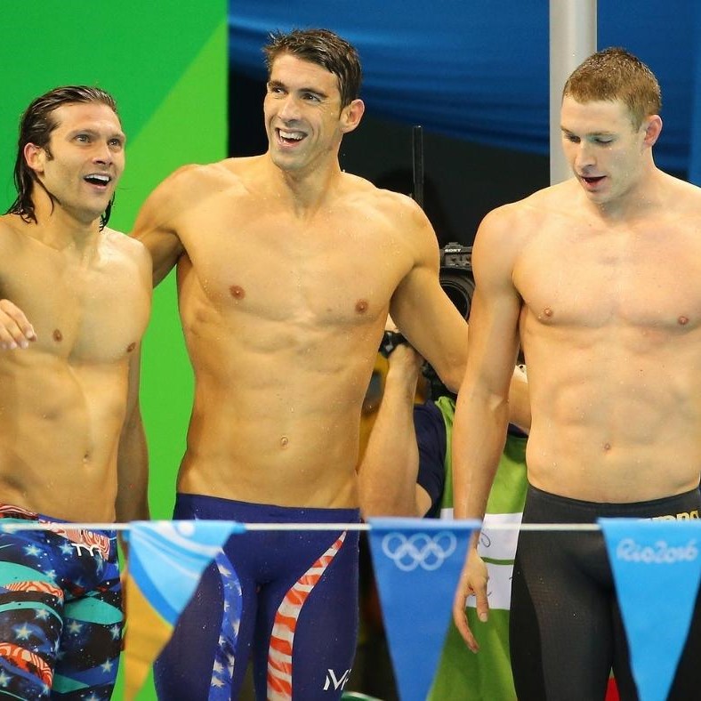 does swimming build muscle