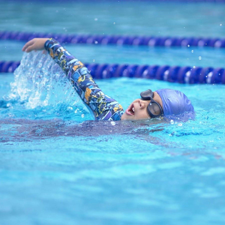 side stroke swimming