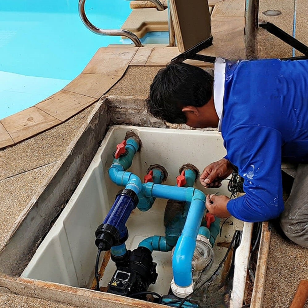 swimming pool maintenance service