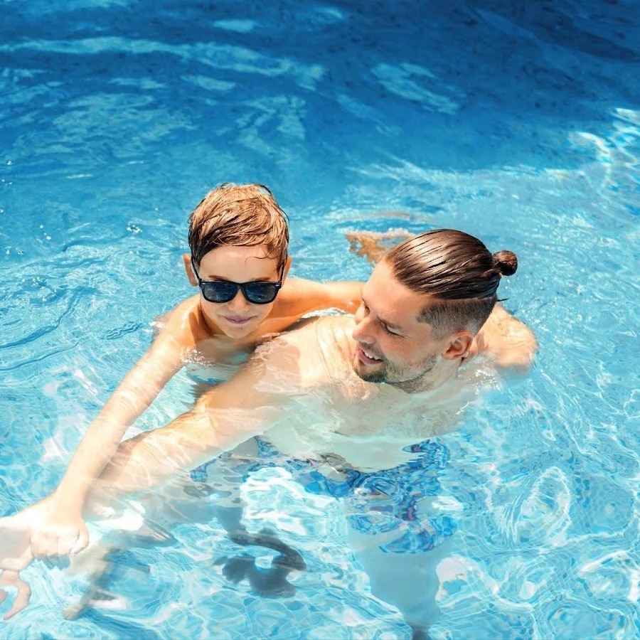 swimming with contacts