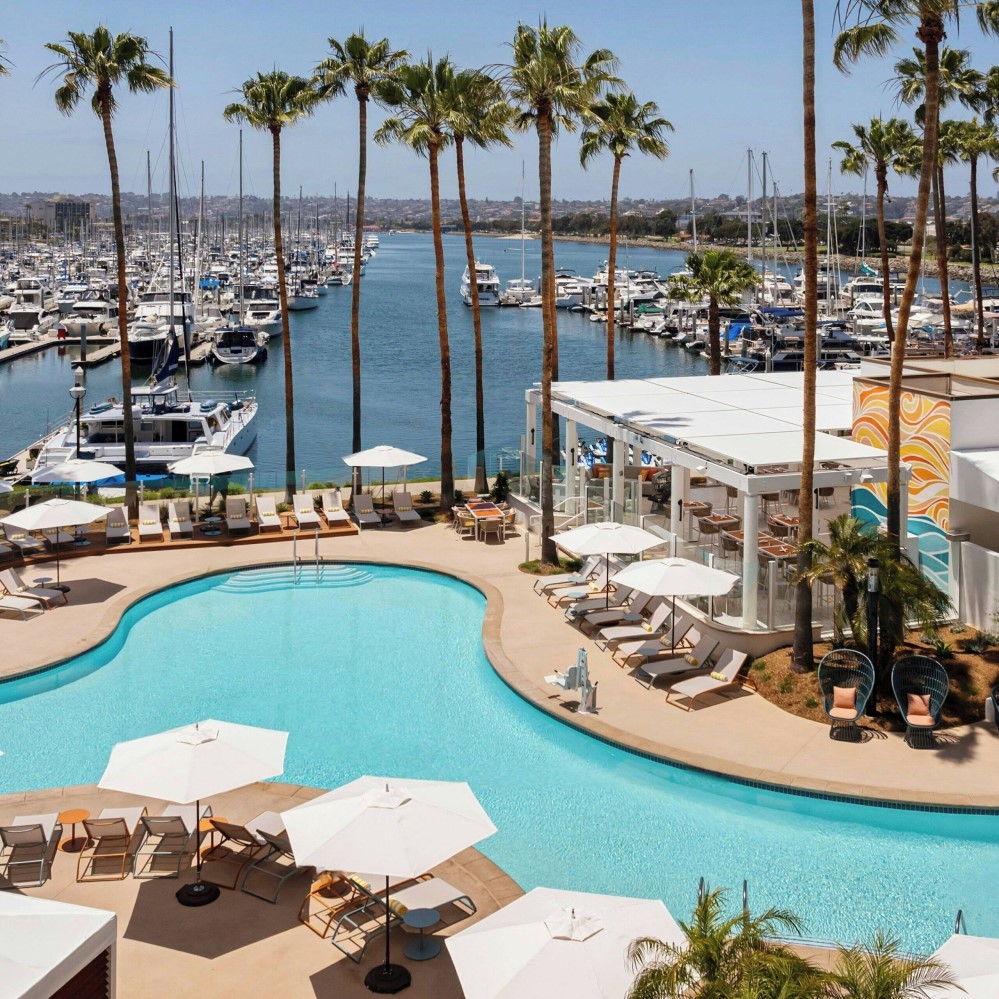 hotels with swimming pools