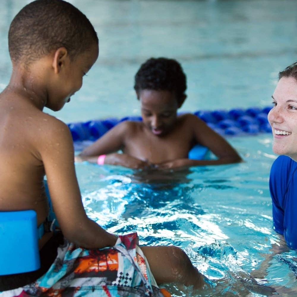 free swimming lessons for kids