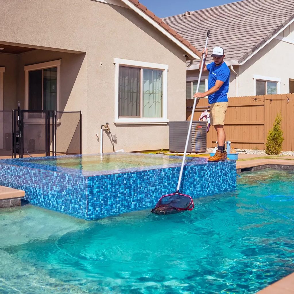swimming pool cleaning service